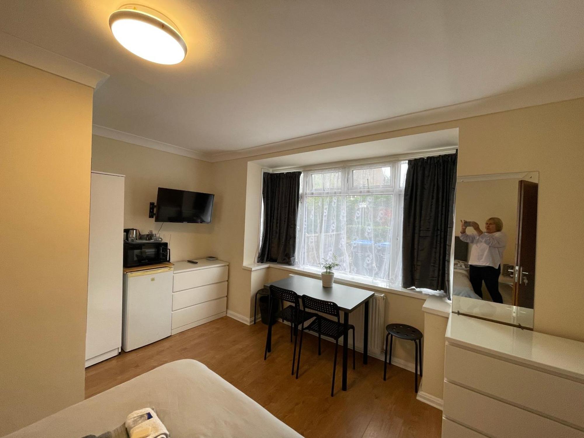 Kensal Lodge 2 Guest House Londra Esterno foto